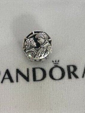 Pandora Star Wars Han Solo & Leia Kiss Charm